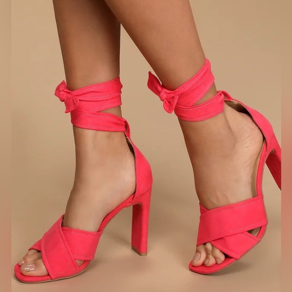 Lulus Shoes - Lulus Avian Elegant Coral Women's Square Heels.  Size 8